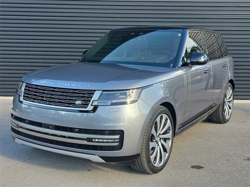Used 2025 Land Rover Range Rover SE image 1