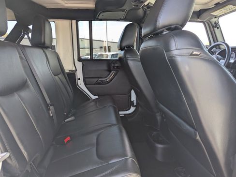 Used 2015 Jeep Wrangler Unlimited Sahara AWD/4WD image 34