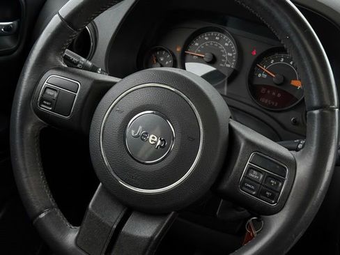 Used 2017 Jeep Patriot High Altitude image 8