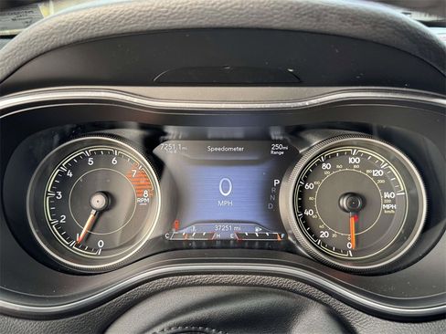 Used 2022 Jeep Cherokee Trailhawk image 24