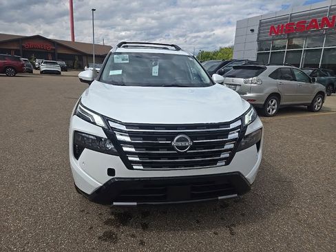 New 2026 Nissan Rogue Platinum w/ Platinum Premium Package AWD/4WD image 2