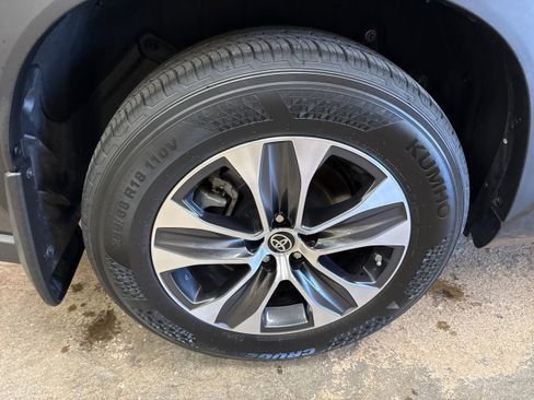 Used 2022 Toyota Highlander XLE image 13