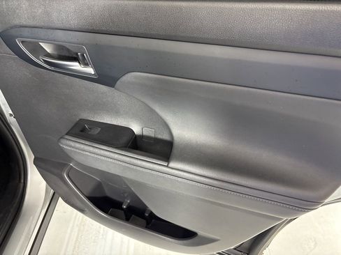 Used 2023 Toyota Highlander XLE AWD/4WD image 17