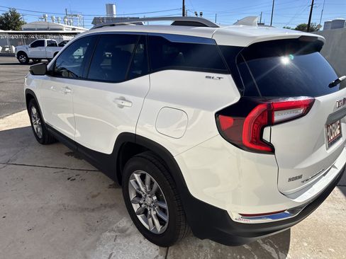 Used 2024 GMC Terrain SLT image 5
