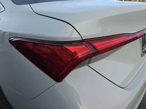 Used 2022 Toyota Avalon Limited image 34