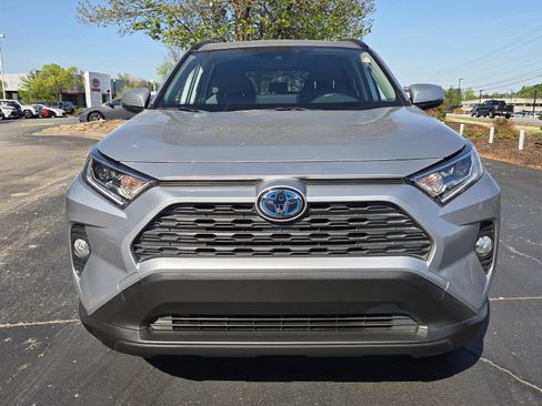 Used 2019 Toyota RAV4 XLE image 2