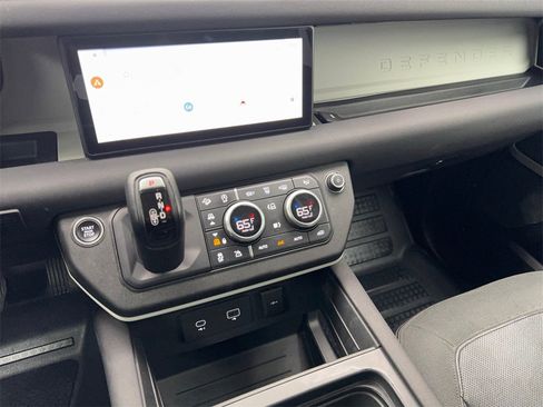 Used 2020 Land Rover Defender 110 SE image 60