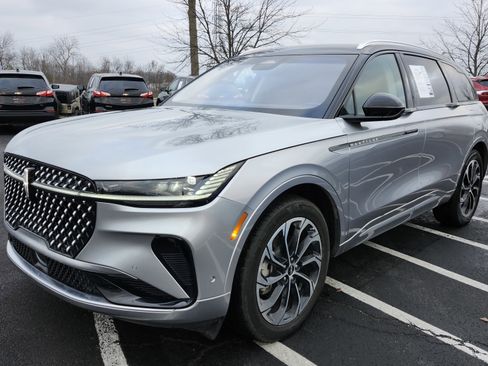 Used 2024 Lincoln Nautilus Reserve image 13