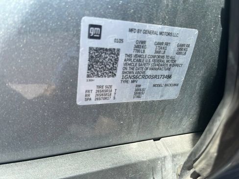 Used 2025 Chevrolet Suburban LT AWD/4WD image 9