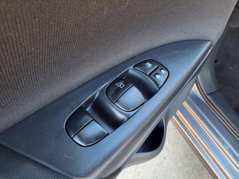 Used 2016 Nissan Sentra S image 18