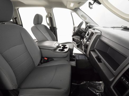 Used 2017 RAM 1500 ST w/ SXT Appearance Group image 21