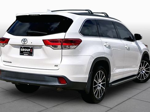 Used 2018 Toyota Highlander SE FWD image 19