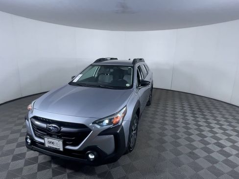 Used 2024 Subaru Outback Premium AWD/4WD image 3