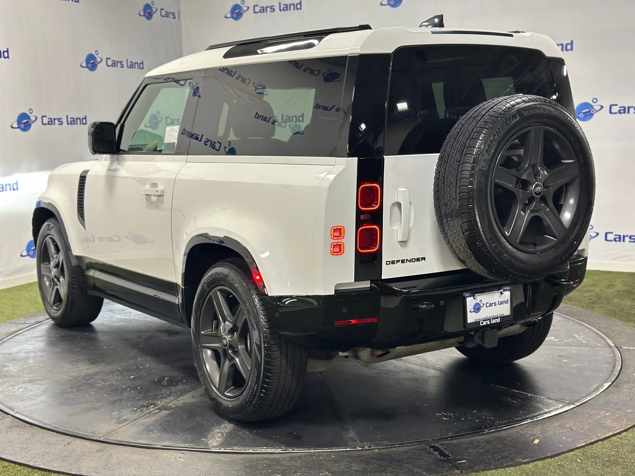 Used 2024 Land Rover Defender 90 X-Dynamic SE AWD/4WD image 7