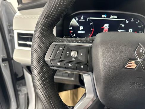 New 2026 Mitsubishi Outlander SE image 27