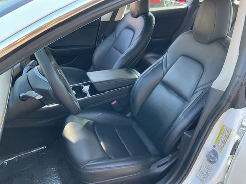 Used 2019 Tesla Model 3 Mid Range image 18