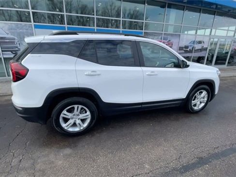 Certified 2024 GMC Terrain SLE w/ Driver Convenience Package image 8