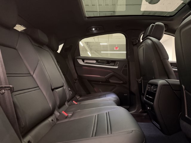 Certified 2026 Porsche Cayenne S AWD/4WD image 33