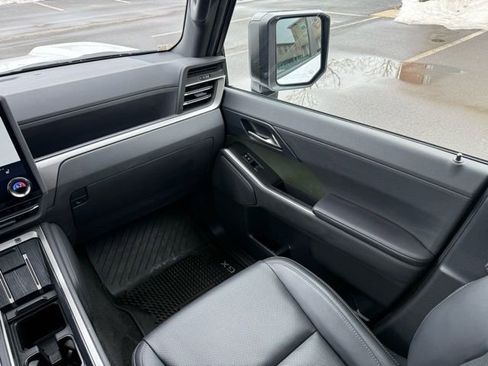 Used 2024 Lexus GX 550 image 37