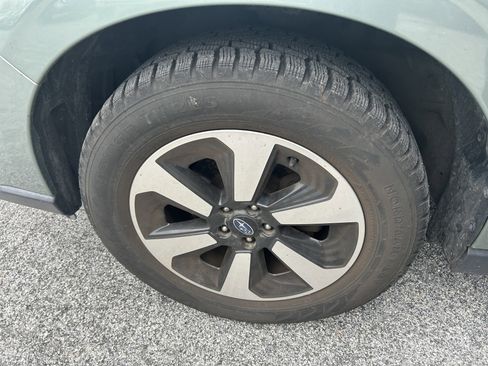 Used 2018 Subaru Forester 2.5i Premium w/ All-Weather Package image 11