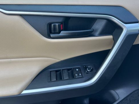 Certified 2022 Toyota RAV4 LE AWD/4WD image 12