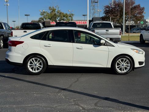 Used 2016 Ford Focus SE image 4