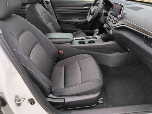 Used 2025 Nissan Altima 2.5 SV FWD image 21