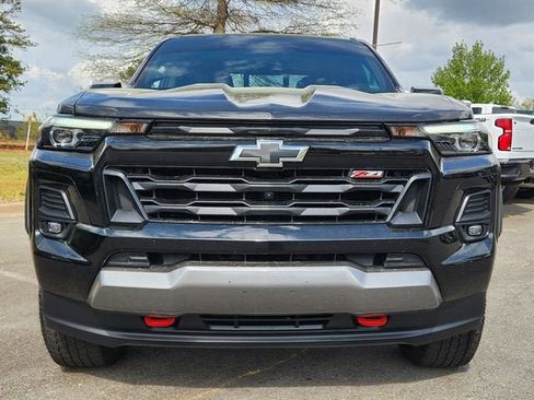 Used 2024 Chevrolet Colorado Z71 w/ Z71 Convenience Package 2 image 8