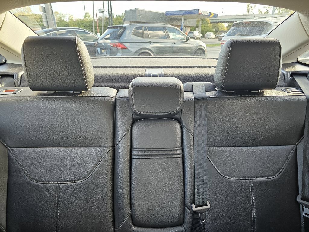 Used 2016 Ford Focus SE w/ Equipment Group 201A FWD image 24