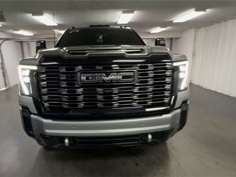 Certified 2025 GMC Sierra 2500 Denali Ultimate image 3
