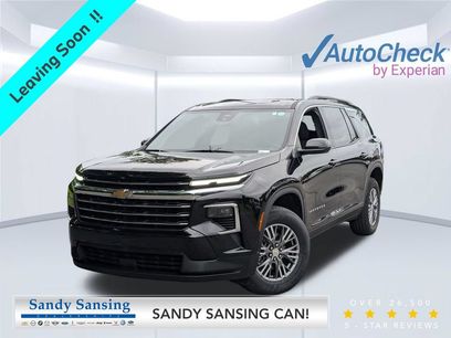 Used 2025 Chevrolet Traverse LT