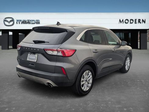 Used 2022 Ford Escape SE image 5