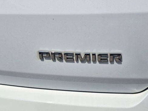 Used 2022 Chevrolet Traverse Premier FWD image 10
