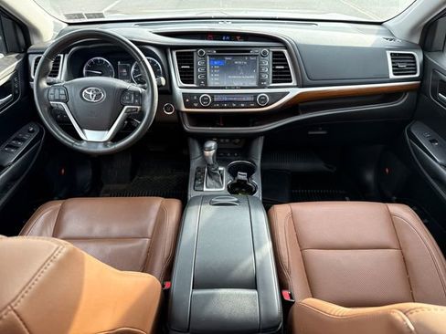 Used 2018 Toyota Highlander Limited Platinum w/ Protection Package #3 image 18