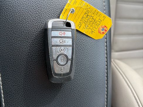 Used 2017 Ford Fusion SE image 27