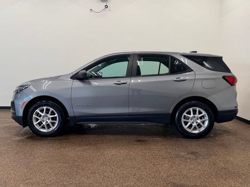 Used 2023 Chevrolet Equinox LS FWD image 2