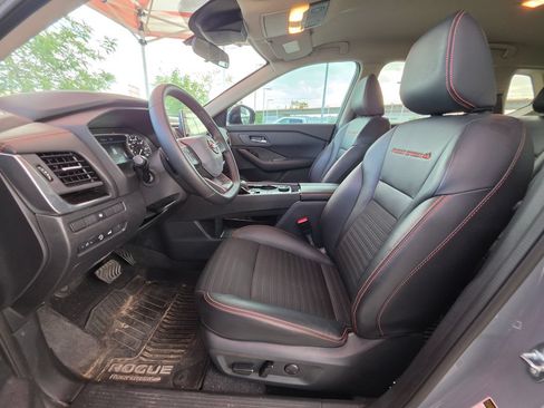 Used 2025 Nissan Rogue SV AWD/4WD image 32