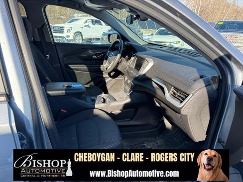 Used 2023 GMC Terrain SLE w/ Driver Convenience Package image 27