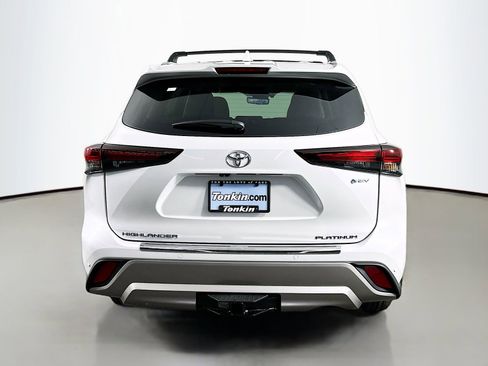 New 2026 Toyota Highlander Platinum image 6