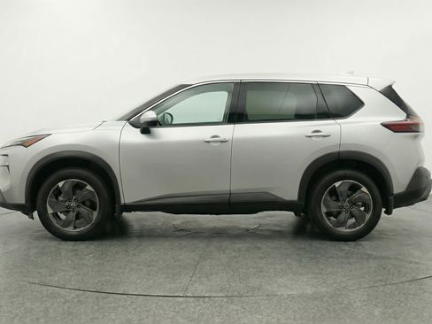 Used 2025 Nissan Rogue SV image 5