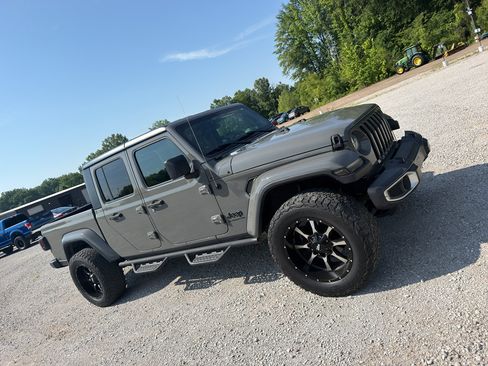 Used 2021 Jeep Gladiator Sport AWD/4WD image 3