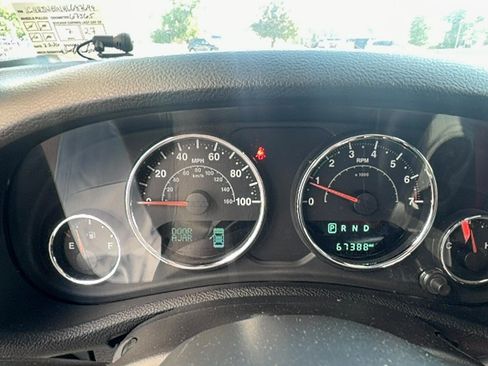 Used 2017 Jeep Wrangler Unlimited Sahara AWD/4WD image 16