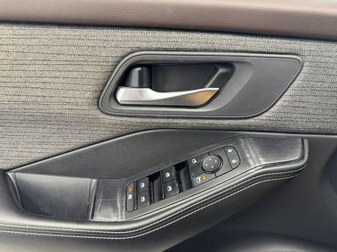 Used 2022 Nissan Rogue SV FWD image 35