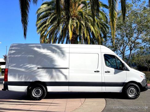 Used 2023 Mercedes-Benz Sprinter 2500 image 4