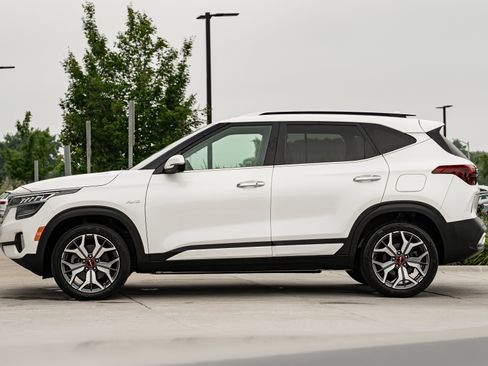 Used 2022 Kia Seltos SX w/ Sunroof Package AWD/4WD image 6