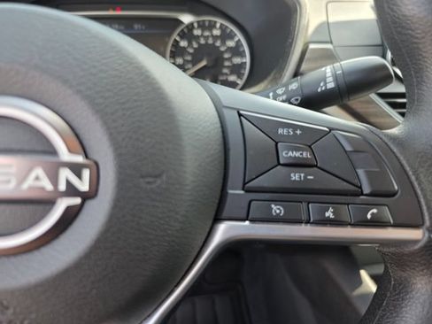 Used 2025 Nissan Altima 2.5 SV FWD image 28