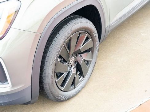 New 2026 Volkswagen Atlas SE FWD image 12