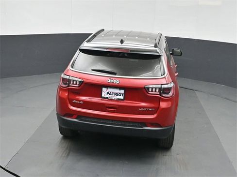 Used 2025 Jeep Compass Limited image 32