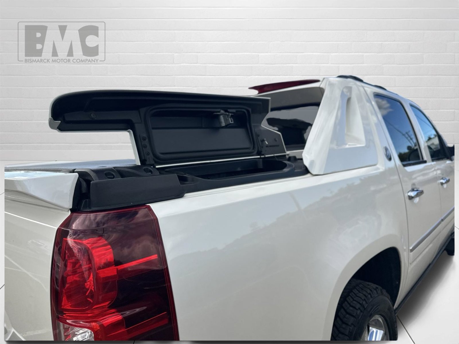 Used 2013 Chevrolet Avalanche LTZ AWD/4WD image 34