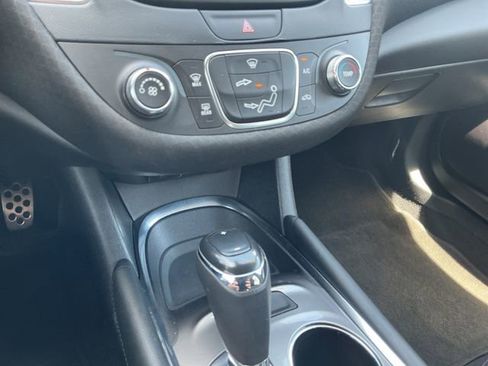 Used 2017 Chevrolet Malibu LT FWD image 21
